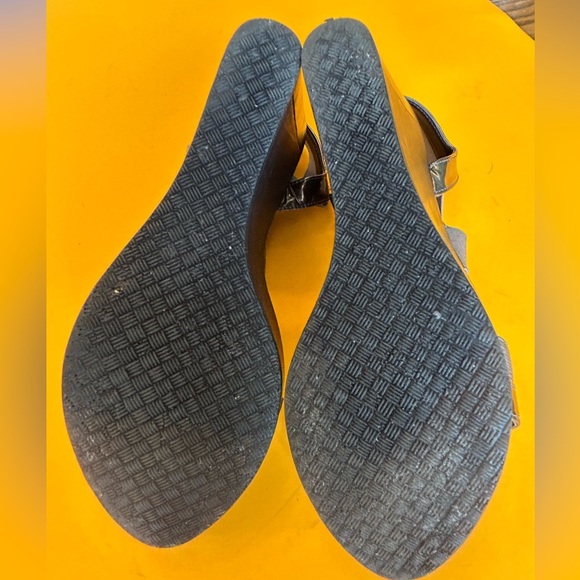 Charles David Metallic Gray Elastic Strap High Heel Wedge Sandals - Picture 9 of 10